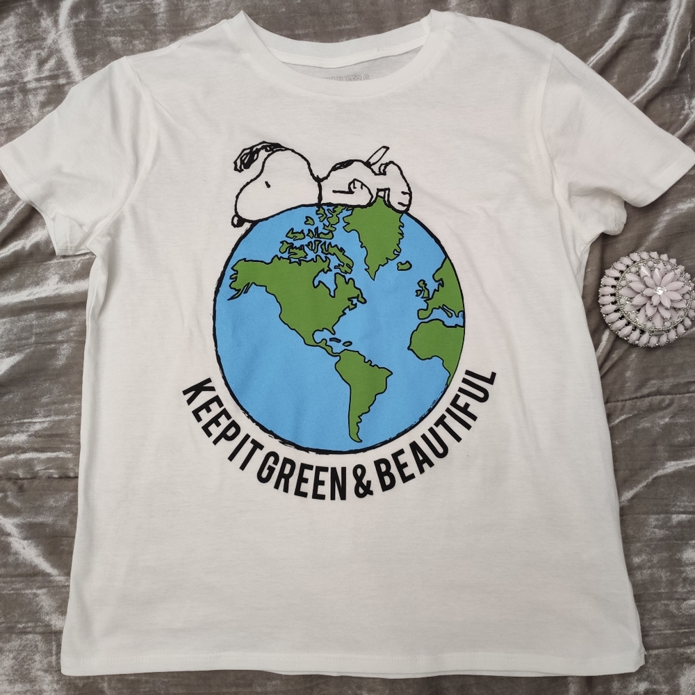 SOLD🔥Snoopy Earth Green T-shirt